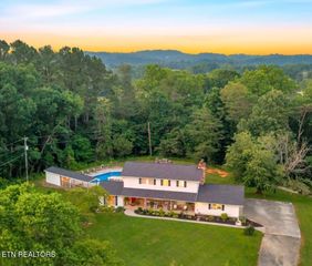 1216 Winding Drive, Sevierville, TN 37876