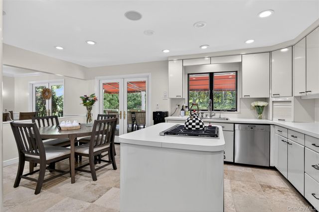 112 The Intervale, Roslyn Estates, NY 11576