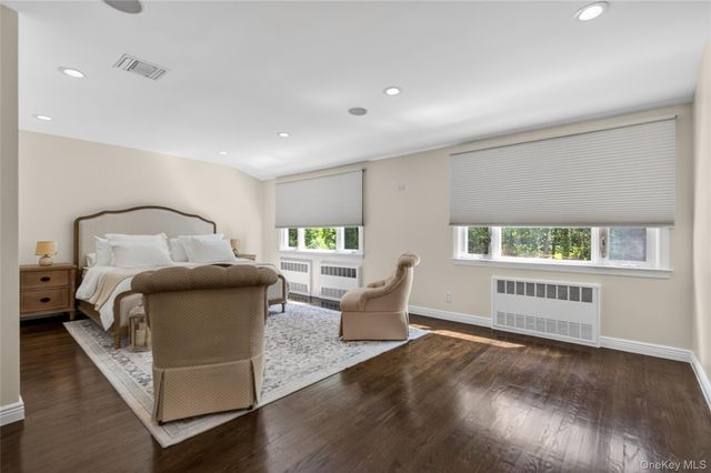 112 The Intervale, Roslyn Estates, NY 11576