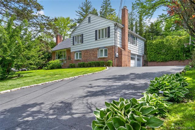 112 The Intervale, Roslyn Estates, NY 11576