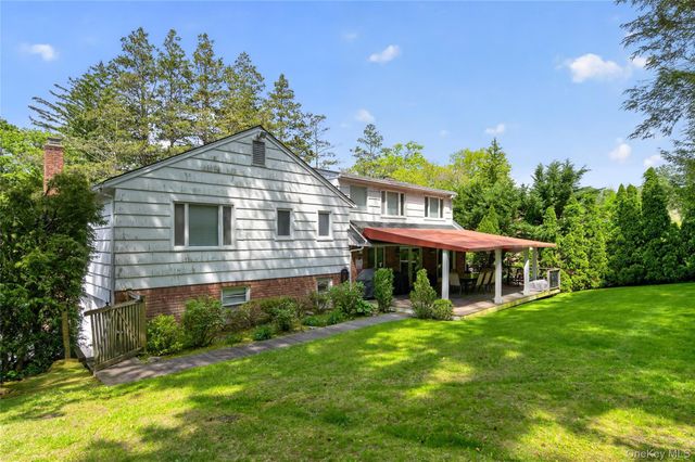 112 The Intervale, Roslyn Estates, NY 11576
