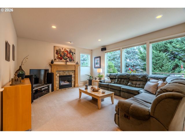 8354 Sw 187TH Ave, Beaverton, OR 97007