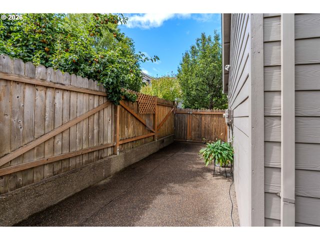 8354 Sw 187TH Ave, Beaverton, OR 97007