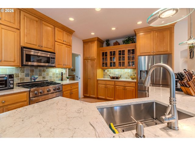 8354 Sw 187TH Ave, Beaverton, OR 97007