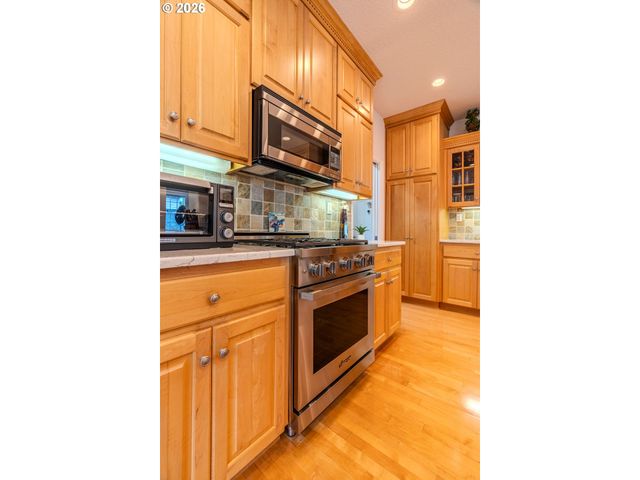 8354 Sw 187TH Ave, Beaverton, OR 97007