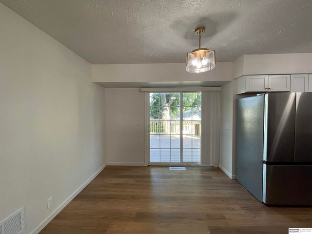 5329 S 105th Street, Omaha, NE 68127