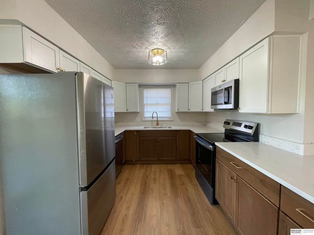 5329 S 105th Street, Omaha, NE 68127