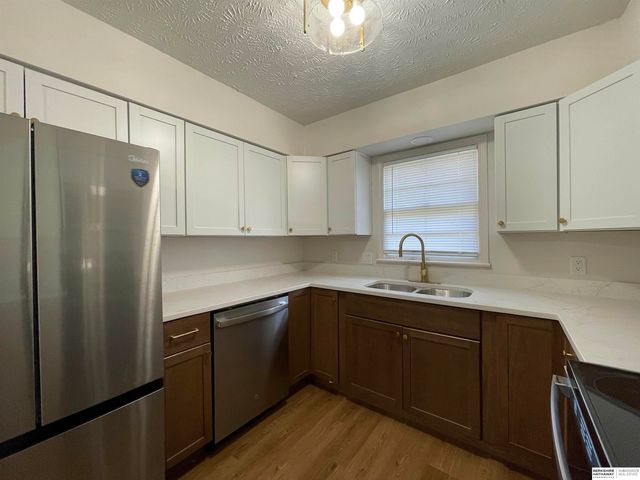 5329 S 105th Street, Omaha, NE 68127
