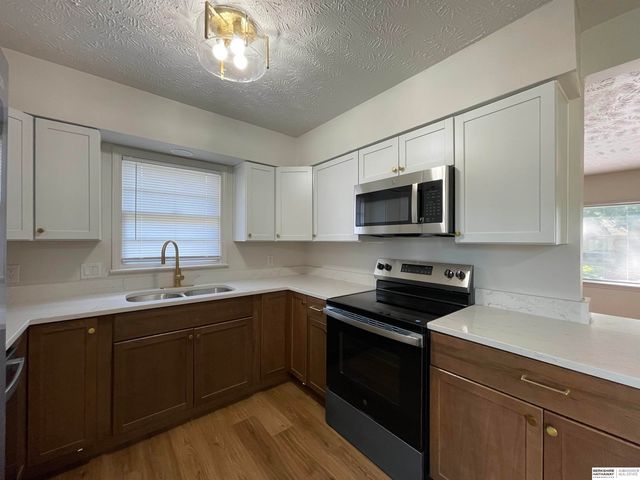 5329 S 105th Street, Omaha, NE 68127