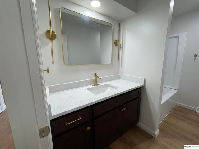 5329 S 105th Street, Omaha, NE 68127