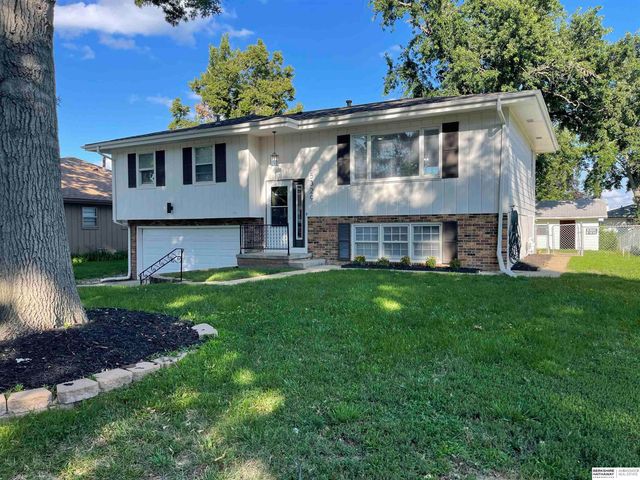 5329 S 105th Street, Omaha, NE 68127