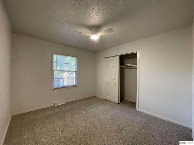 5329 S 105th Street, Omaha, NE 68127