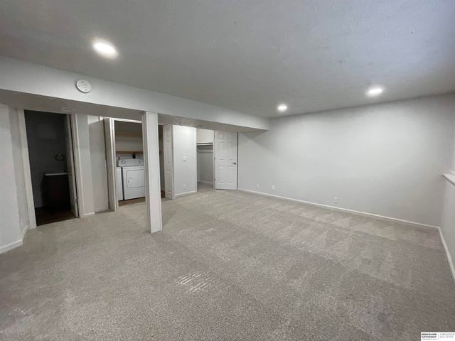 5329 S 105th Street, Omaha, NE 68127