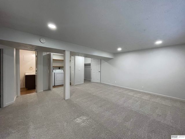 5329 S 105th Street, Omaha, NE 68127