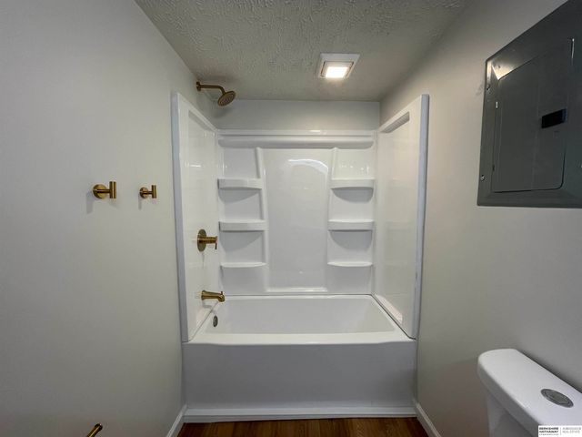 5329 S 105th Street, Omaha, NE 68127