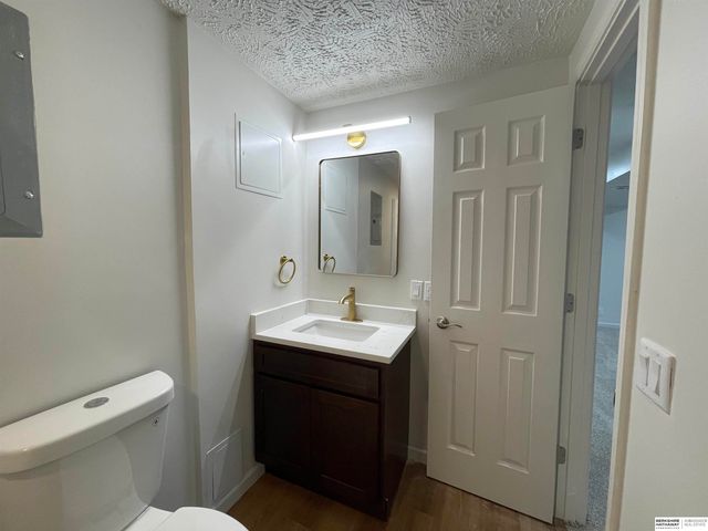 5329 S 105th Street, Omaha, NE 68127