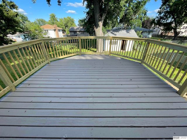 5329 S 105th Street, Omaha, NE 68127