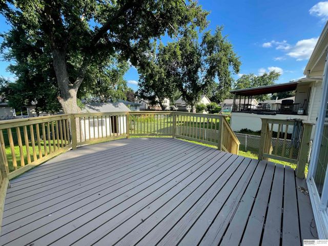5329 S 105th Street, Omaha, NE 68127