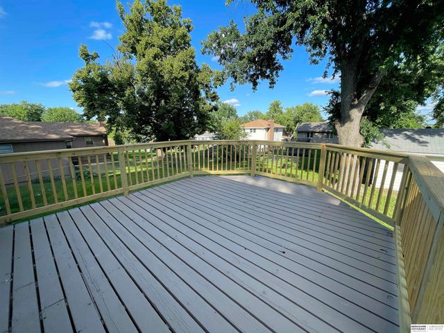 5329 S 105th Street, Omaha, NE 68127