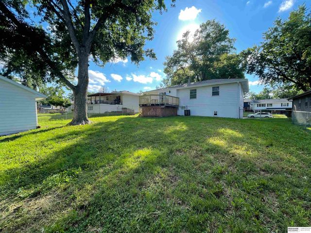 5329 S 105th Street, Omaha, NE 68127