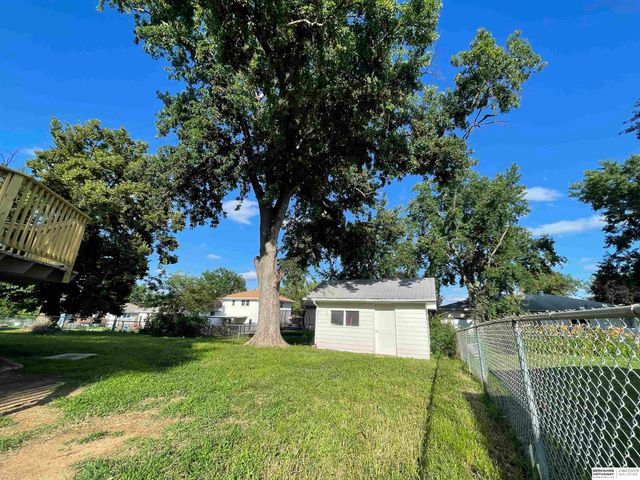 5329 S 105th Street, Omaha, NE 68127