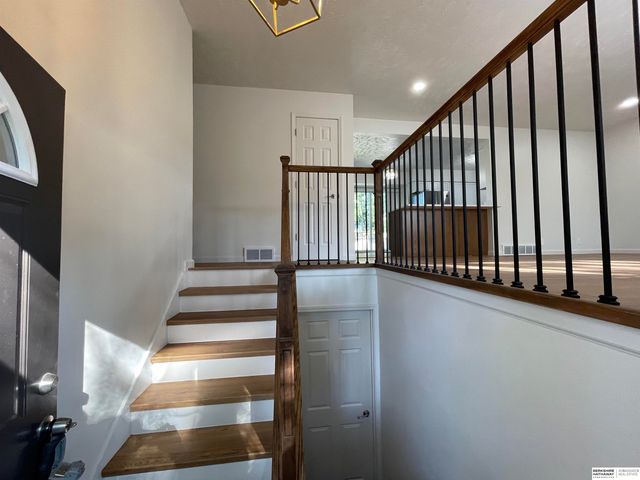 5329 S 105th Street, Omaha, NE 68127