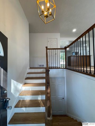 5329 S 105th Street, Omaha, NE 68127