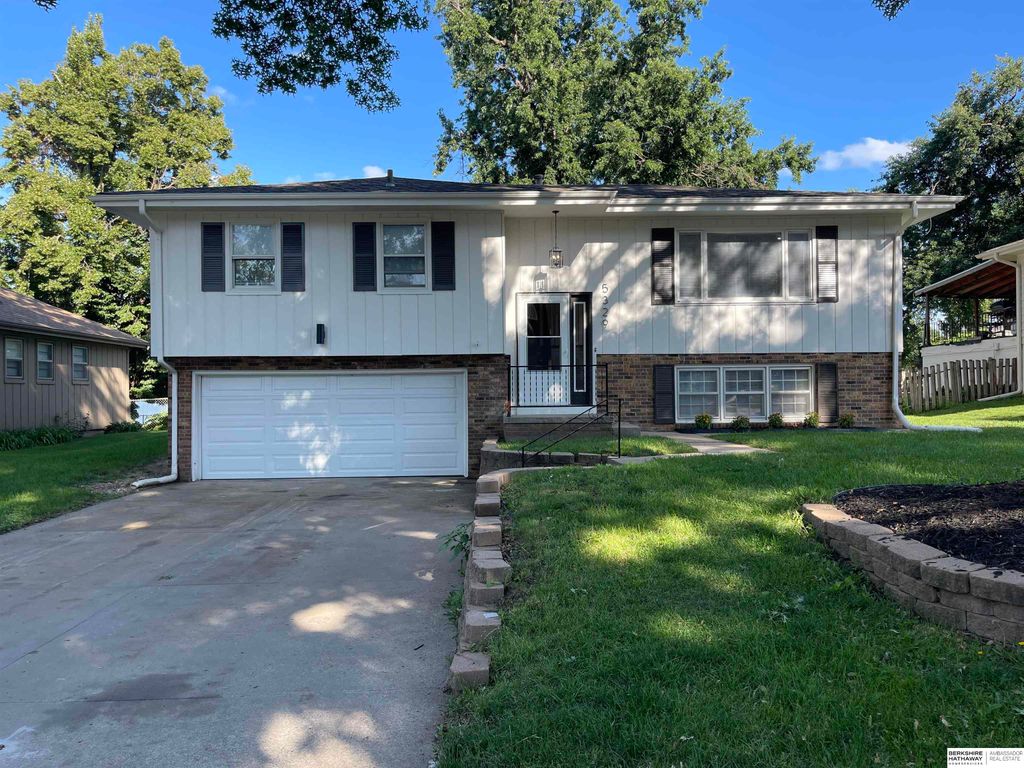 5329 S 105th Street, Omaha, NE 68127