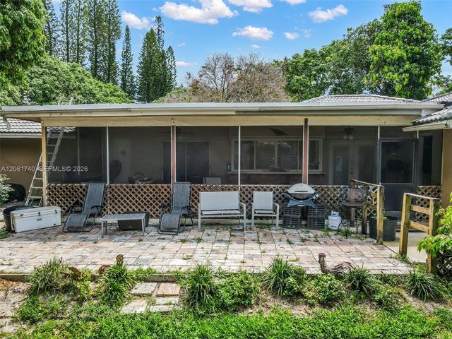 6105 SW 55th Court, Davie, FL 33314