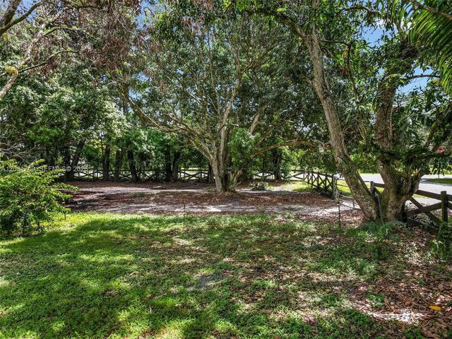 6105 SW 55th Court, Davie, FL 33314