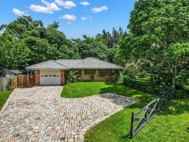6105 SW 55th Court, Davie, FL 33314