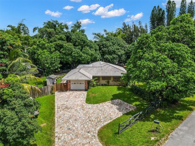 6105 SW 55th Court, Davie, FL 33314