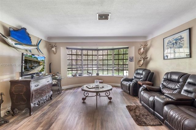 6105 SW 55th Court, Davie, FL 33314