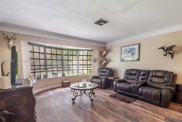 6105 SW 55th Court, Davie, FL 33314