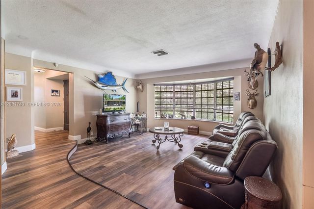 6105 SW 55th Court, Davie, FL 33314