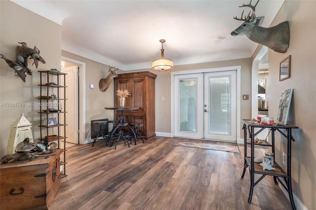 6105 SW 55th Court, Davie, FL 33314