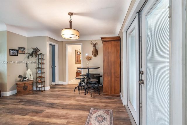 6105 SW 55th Court, Davie, FL 33314