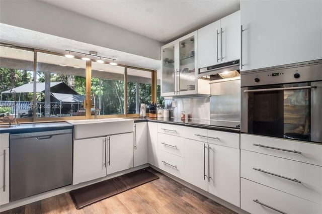 6105 SW 55th Court, Davie, FL 33314