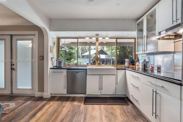 6105 SW 55th Court, Davie, FL 33314