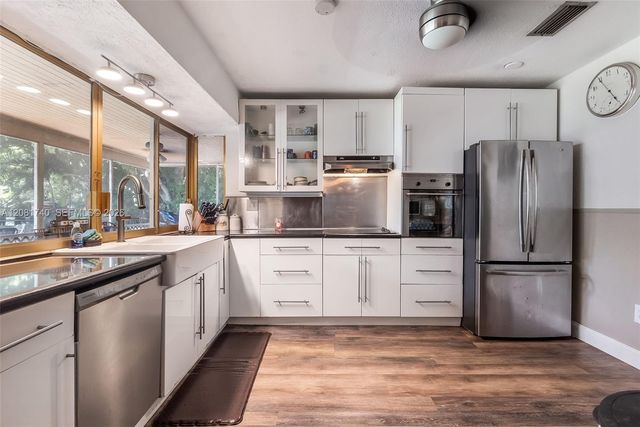 6105 SW 55th Court, Davie, FL 33314
