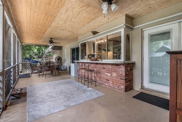6105 SW 55th Court, Davie, FL 33314