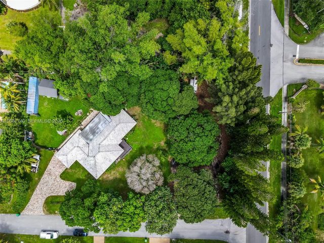6105 SW 55th Court, Davie, FL 33314