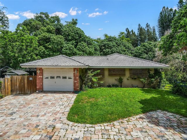 6105 SW 55th Court, Davie, FL 33314
