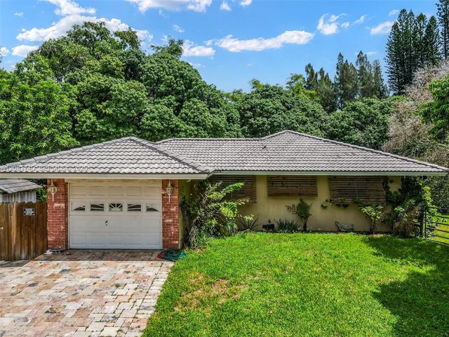 6105 SW 55th Court, Davie, FL 33314
