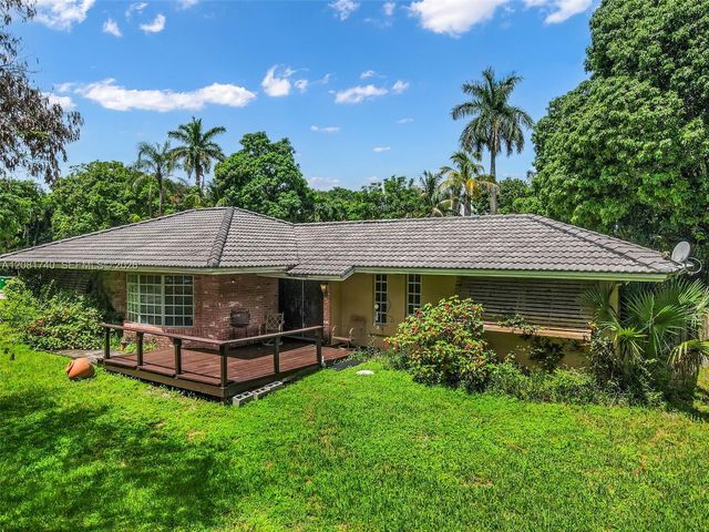 6105 SW 55th Court, Davie, FL 33314