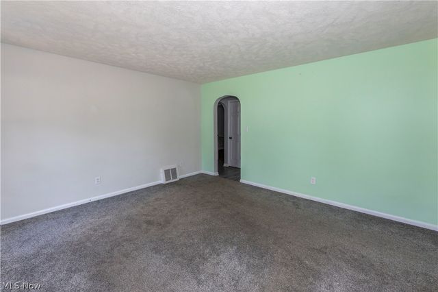 33 Pierce Avenue, Cuyahoga Falls, OH 44221