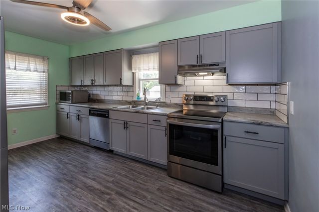 33 Pierce Avenue, Cuyahoga Falls, OH 44221