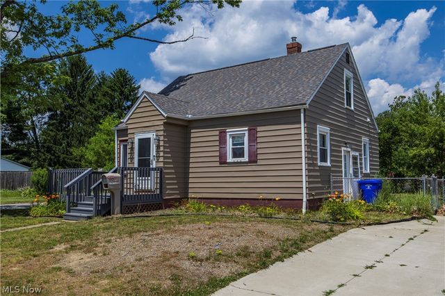 33 Pierce Avenue, Cuyahoga Falls, OH 44221