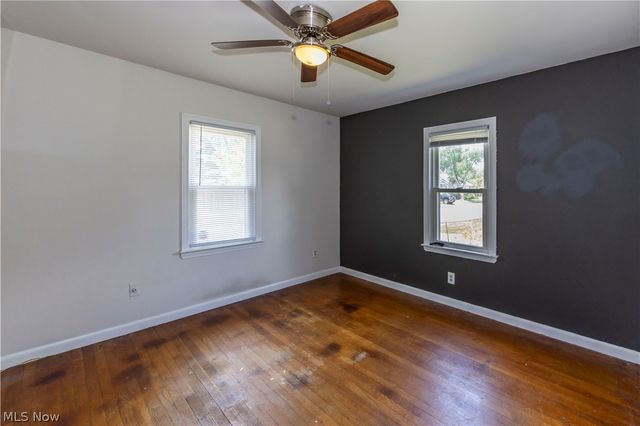 33 Pierce Avenue, Cuyahoga Falls, OH 44221