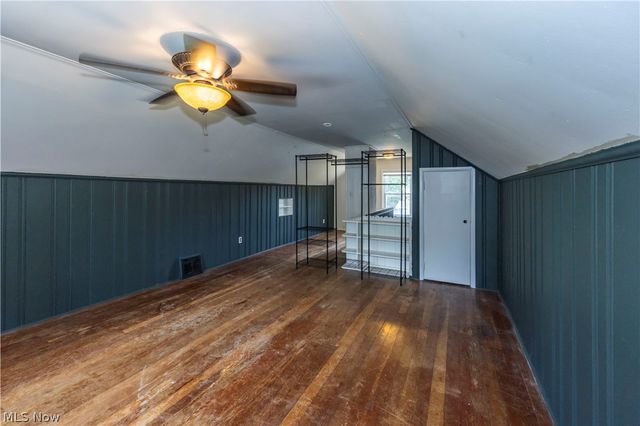 33 Pierce Avenue, Cuyahoga Falls, OH 44221